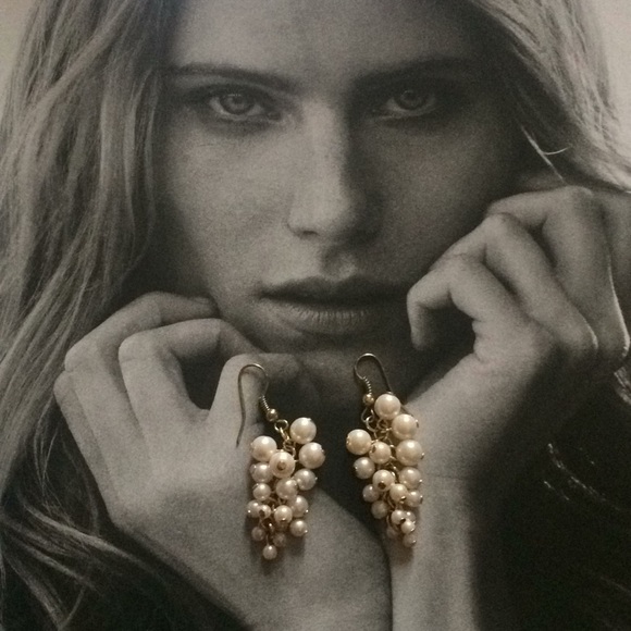 Beautiful vintage gold toned  pear earrings - Picture 4 of 4